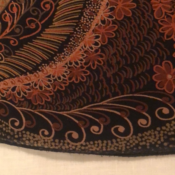 100% Silk Beautiful skirt from Hugo Boss. - Picture 6 of 7